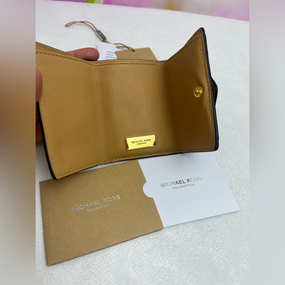 Michael Kors Tan Leather Wallet ✨RARE Collection - Picture 4 of 9